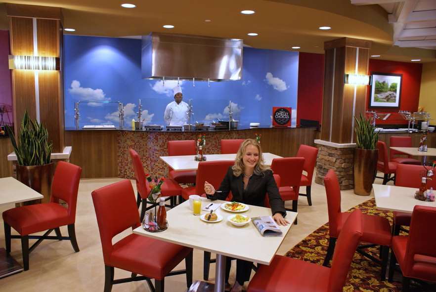 Embassy Suites Columbus - Airport Restoran fotoğraf
